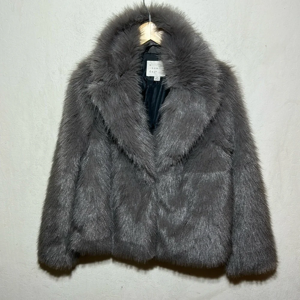 A new day Women’s Faux Fur Gray Jacket Size XS NWOT